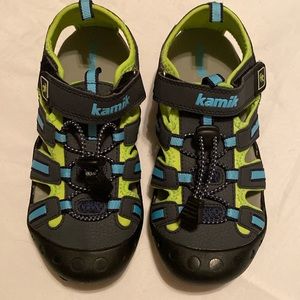NWOT Boys Kamik crab sandals.  Size 3  Never worn